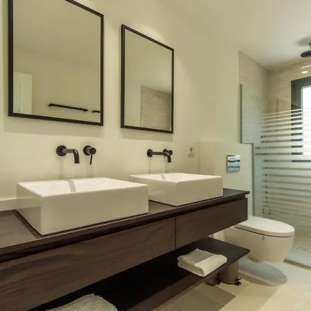Front Line Golf With Private Pool In Paraiso Alto, Benahavis 4*