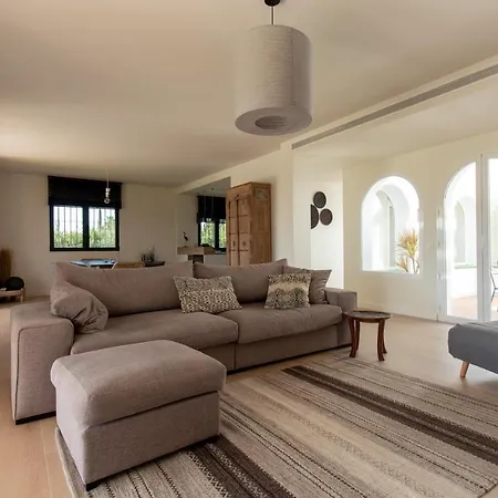 Front Line Golf With Private Pool In Paraiso Alto, Benahavis 4*