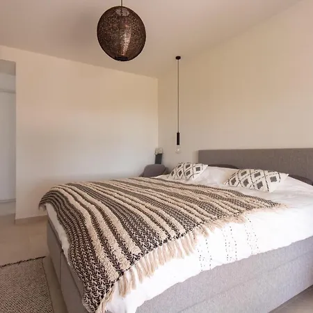 Front Line Golf With Private Pool In Paraiso Alto, Benahavis 4*